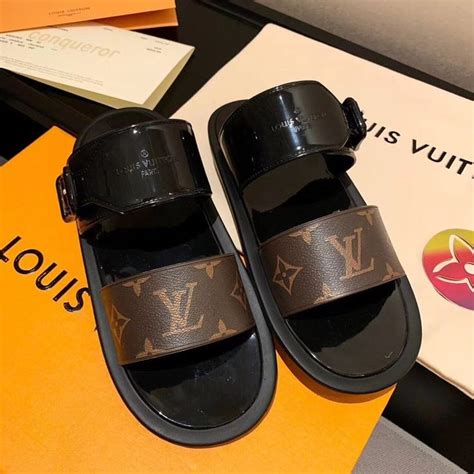 lv sunbath flat mule.